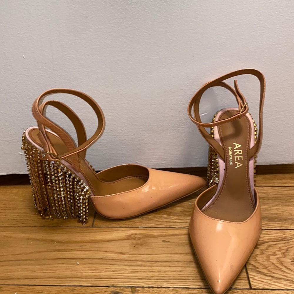 Area nude heels